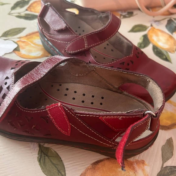 Klogs size 8 medium red leather upper shoes - Picture 6 of 9